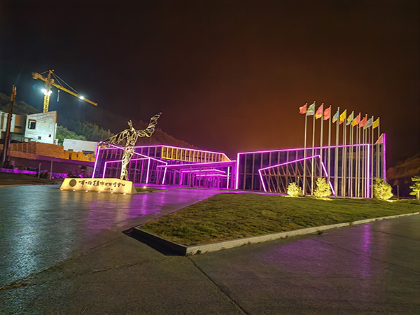 城市亮化是现代城市建设的重要组成部分，它不仅可以美化城市的夜景，还能提升城市的整体形象。随着科技的不断进步，城市亮化也得到了更多的关注和创新。本文将介绍一些关于城市亮化的创意和技术，帮助读者了解城西城市亮化的重要性以及如何进行城西城市亮化的规划和实施。